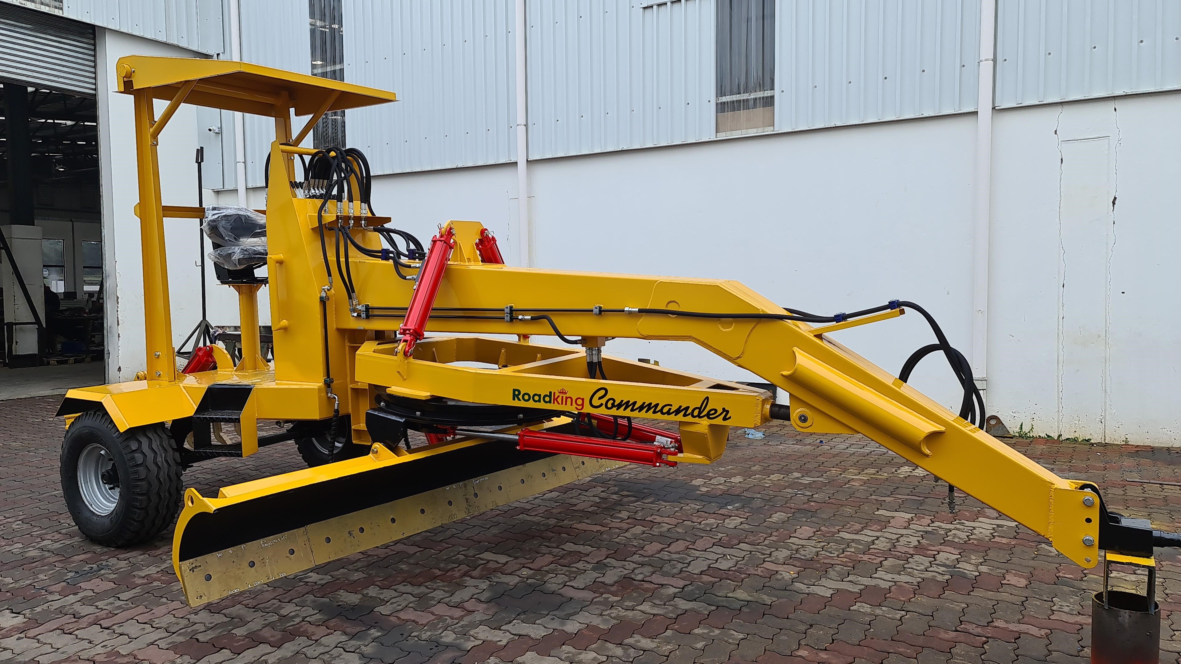 Roadking Commander-  Fixed platform heavy duty hydraulic trailed grader